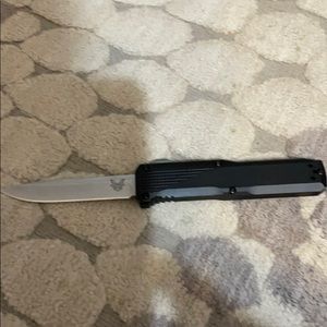 “Clone Benchmade OTF switchblade